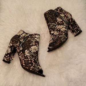 SO floral tapestry open toe booties (9)